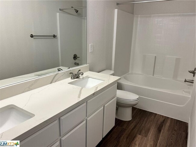 Building Photo - 205 Dolphin Dr