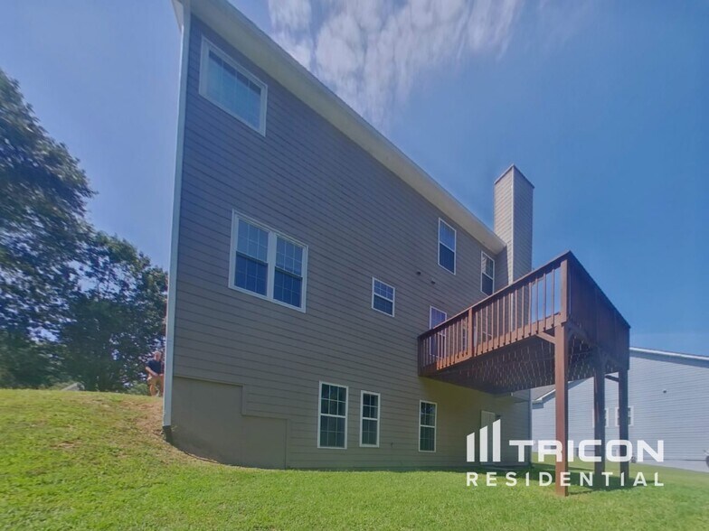 Building Photo - 824 Tibwin Pl SE