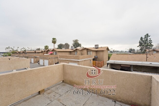 Building Photo - SW-3 bedrooms 2.5 baths condo