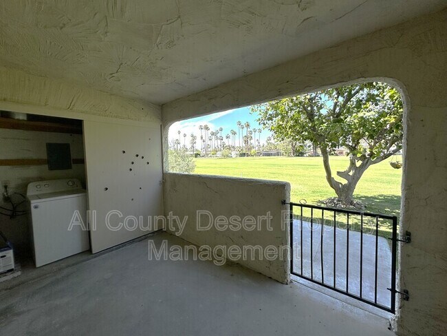 Building Photo - 5300 E Waverly Dr