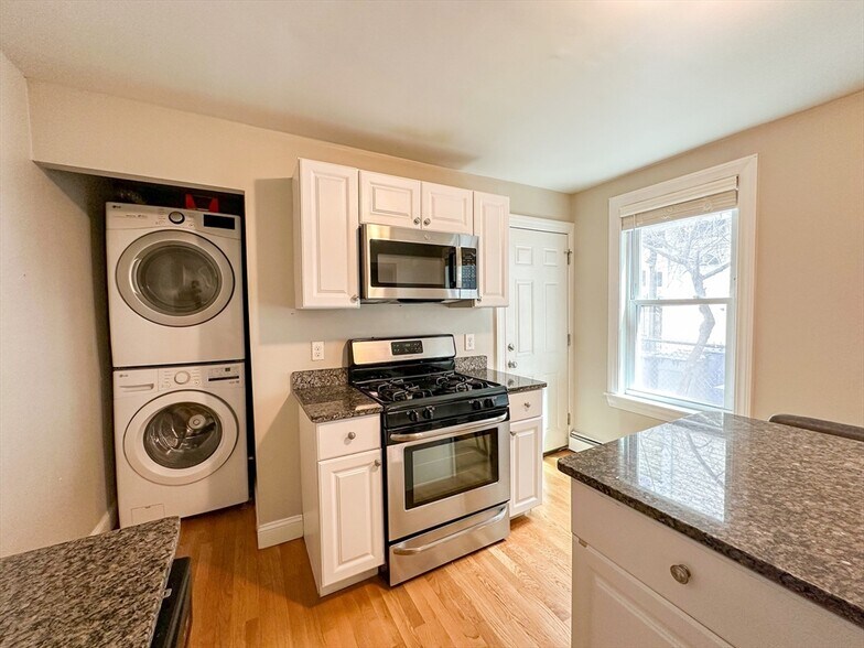 Building Photo - 62 L St