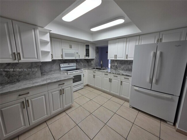 Building Photo - 14760 Lewis Rd