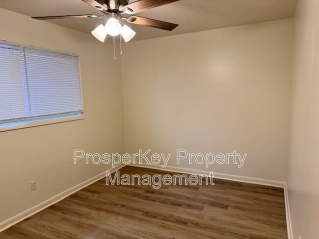 Building Photo - 3021 Emory St