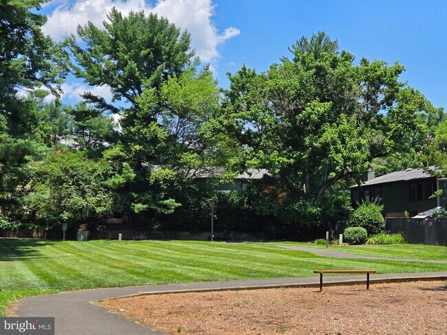 Building Photo - 1808 Ivy Oak Square
