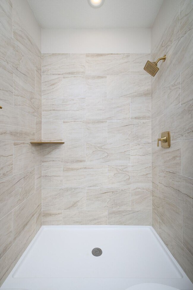 Building Photo - 402 Ada Unit 1 | CALL FOR SUMMER APPLICATI...