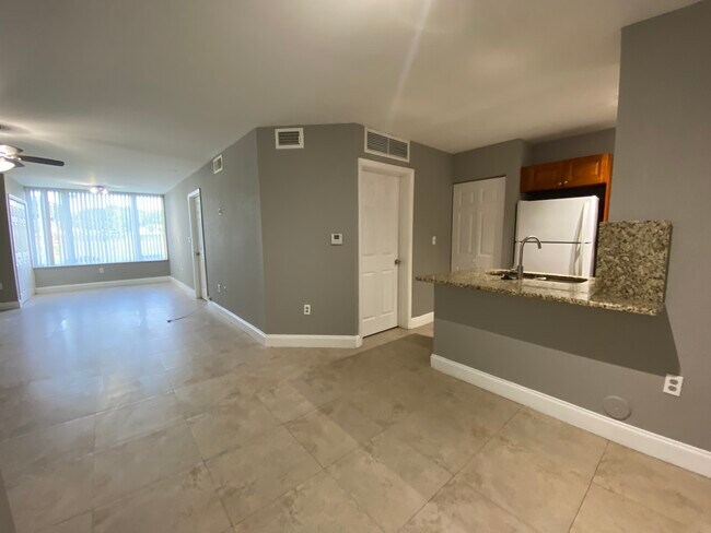 Building Photo - 2820 N Oakland Forest Dr