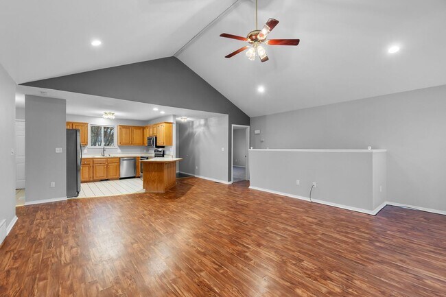 Building Photo - 911 Stonebridge Dr