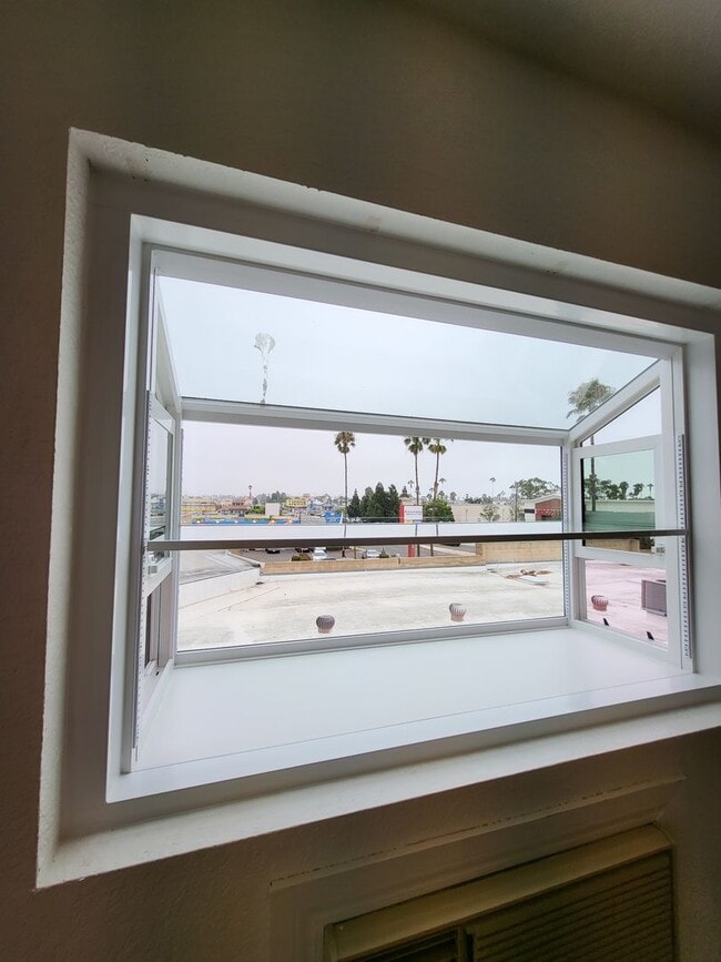 Building Photo - Central location and great price