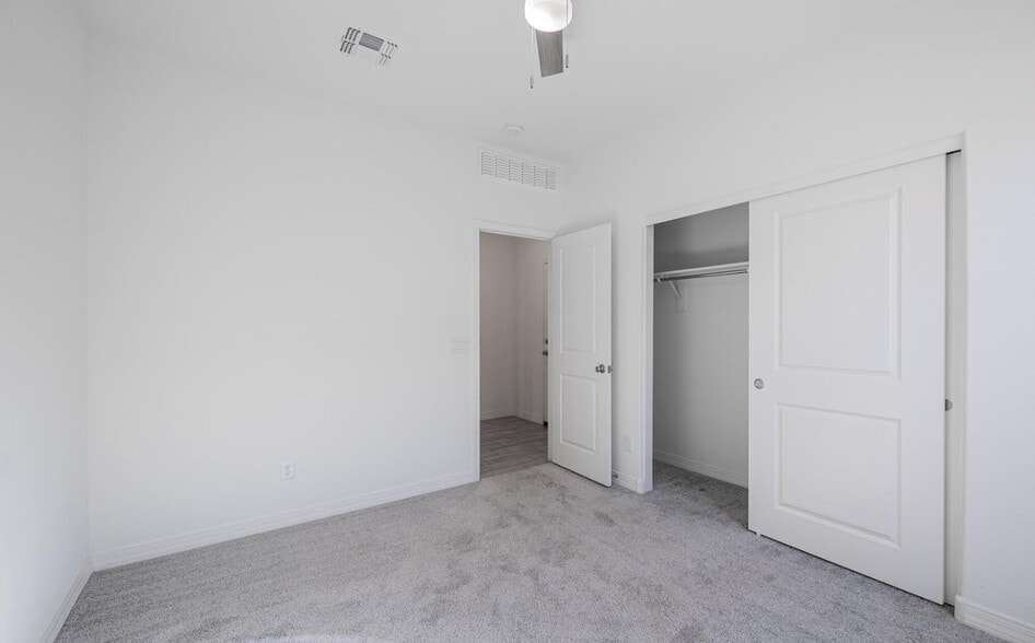 Building Photo - 5726 S 30th Gln