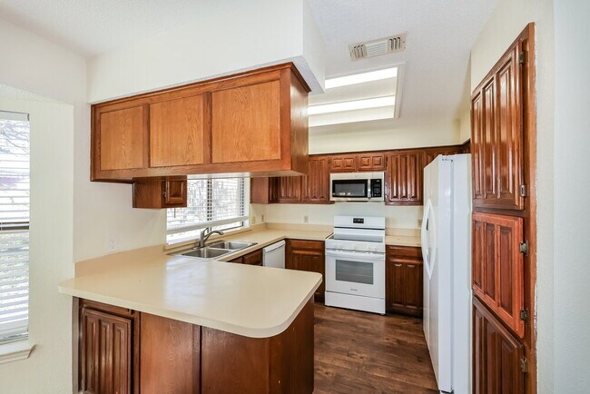 Building Photo - 7908 Gladewater Dr