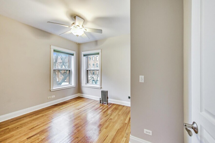 Building Photo - 540 W Cornelia Ave