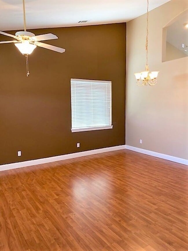 Building Photo - 518 Castenda Dr