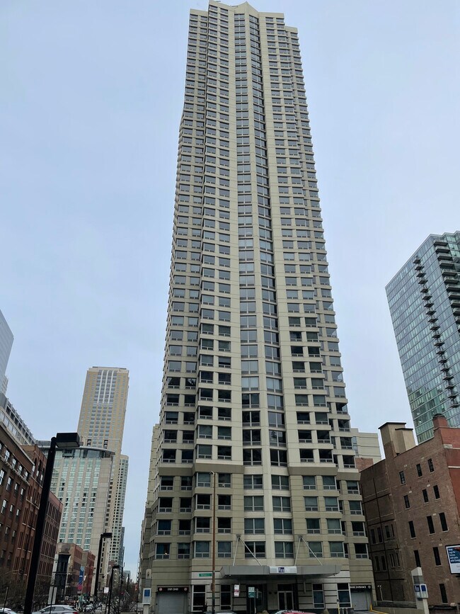 Primary Photo - 440 N Wabash Ave
