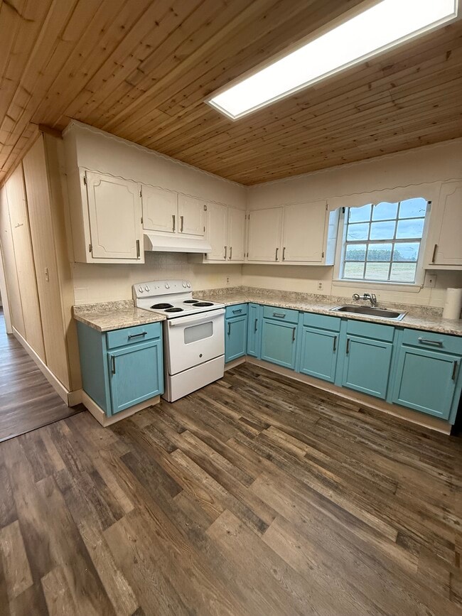 Building Photo - 545 Clements Rd SW