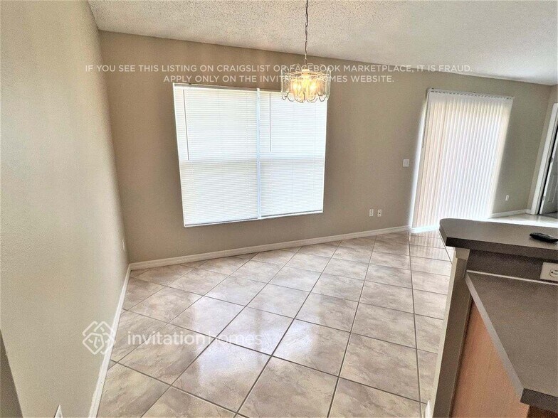 Building Photo - 1300 Navarre Dr