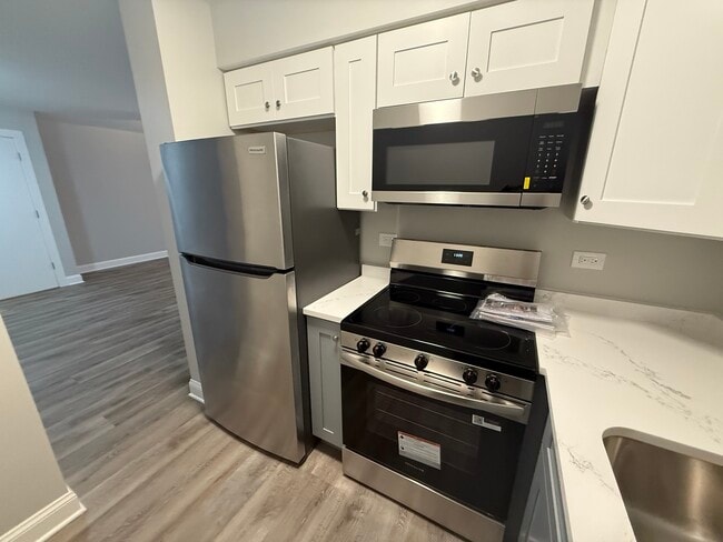 Building Photo - 744 W Gordon Terrace