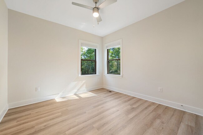 Building Photo - Available Early July! 3-bedroom home with off street parking!