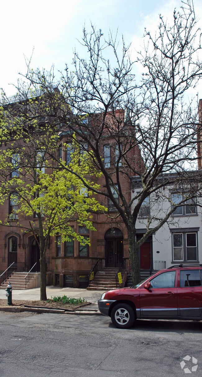 Building Photo - 276 State St