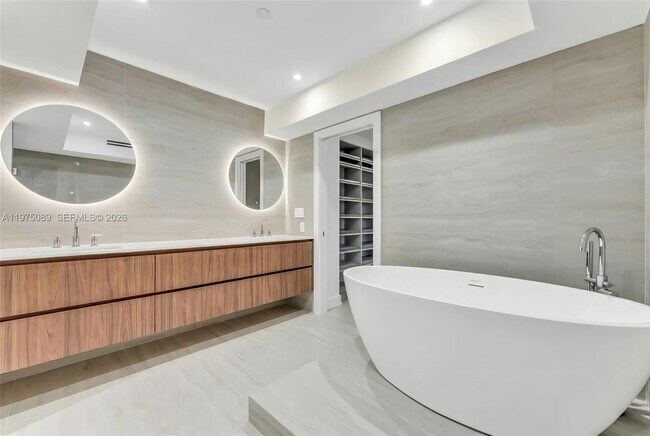 Building Photo - 19355 Turnberry Way