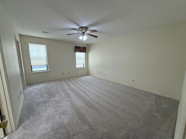 Building Photo - Pensacola - East Hill - 4 bedrooms, 3 bathroom - Mother in Law suite
