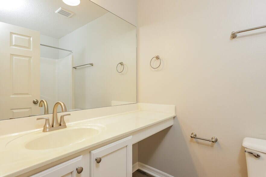 Building Photo - 12932 Kings Lake Dr