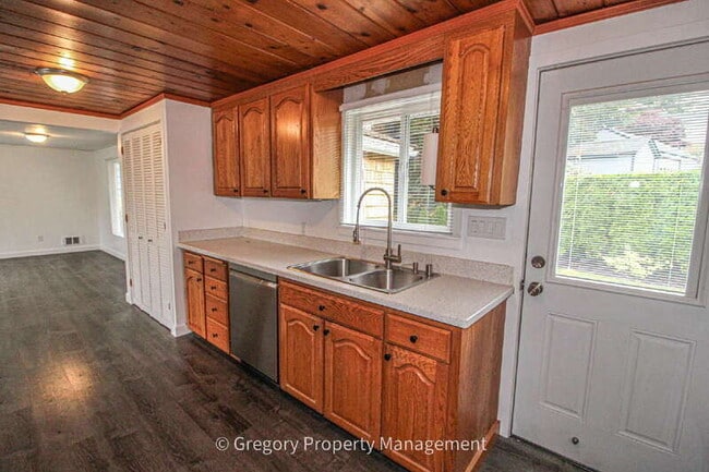 Building Photo - 1202 44th St SE