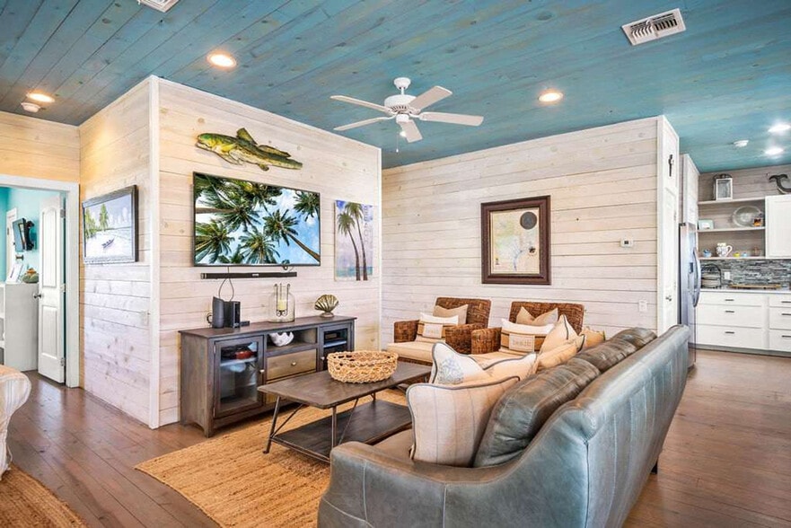 Building Photo - 2727 Eleventh Street-SI ID1023166P