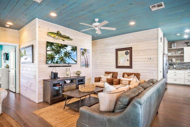 Building Photo - 2727 Eleventh Street-SI ID1023166P