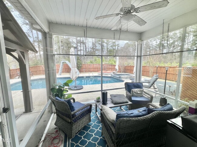 Building Photo - Unique opportunity -- with POOL!