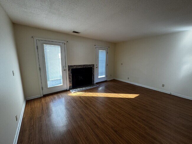 Building Photo - Townhouse for Rent