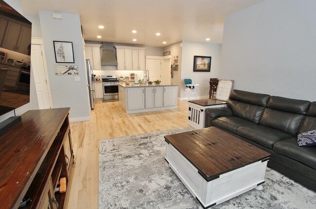 Building Photo - 3689 N Colbourne Way