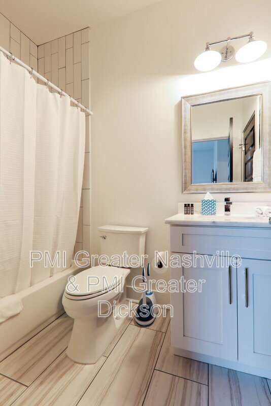 Building Photo - 11 N Hill St