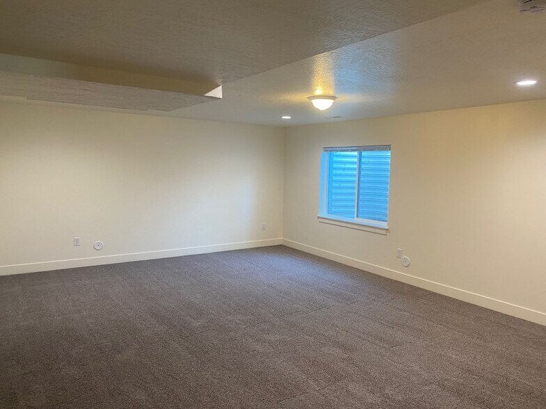 Building Photo - 15078 S 2815 W