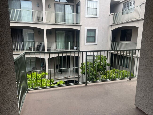 Building Photo - Renovated 1BR in Long Beach – New Appliances, Big Balcony, Steps from Downtown