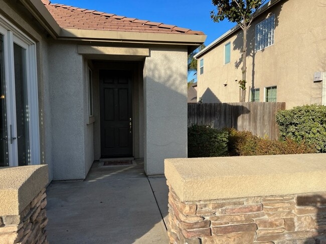 Building Photo - Well-appointed single-story home located walking distance to Manteca's Woodward Park!