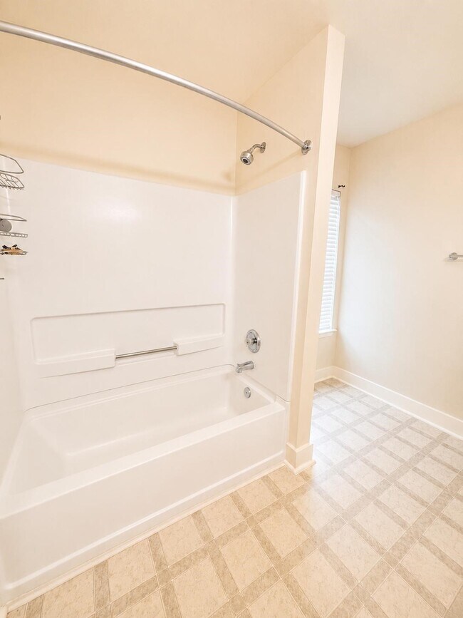 Building Photo - 6146 Settlers Lake Cir W