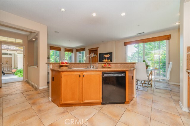 Building Photo - 37 Olivewood