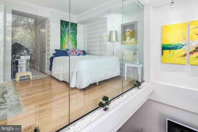 Building Photo - Available Now! Logan Circle! High End, 2 B...