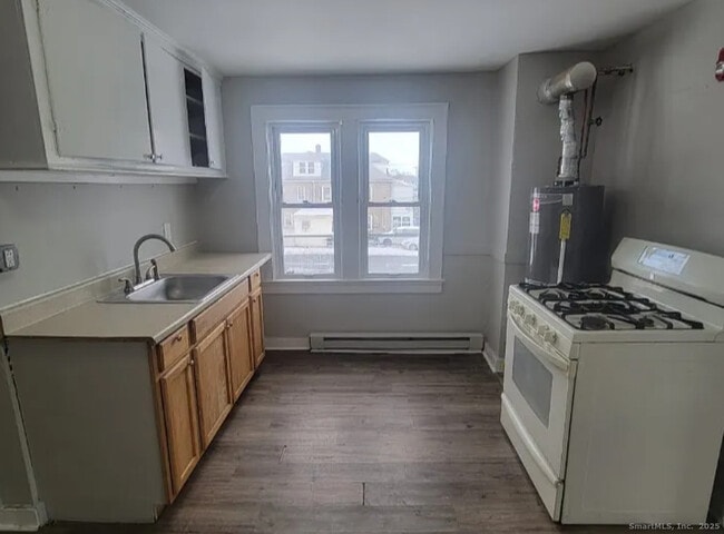 Building Photo - 404 Center St