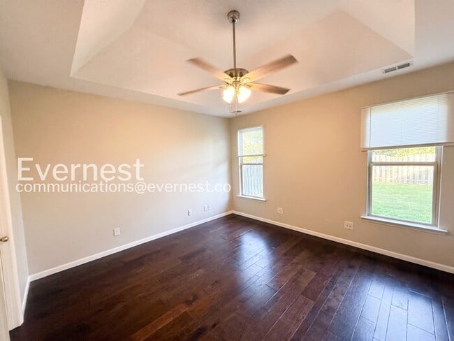 Building Photo - 3-Bed/2-Bath Home with Fenced Yard/Available Now!