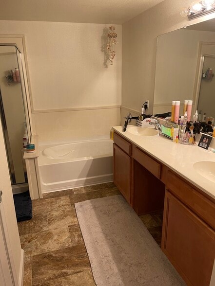 Master BR Bath - 17000 Wedge Pky