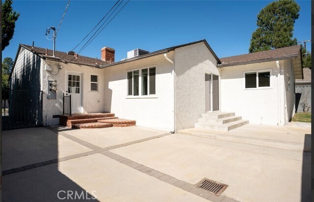 Building Photo - 5840 Allott Ave
