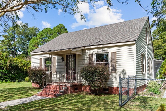 Building Photo - 3 br, 1.5 bath House - 302 East 12th Street