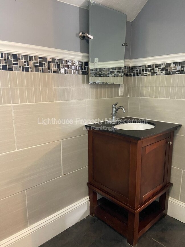 Building Photo - 223 E North St