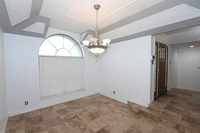 Building Photo - 609 St James Ct