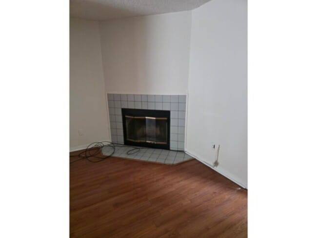 Building Photo - Townhome off University and Barnes Rd.