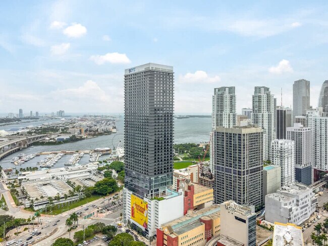 Building Photo - 601 NE 1st Ave