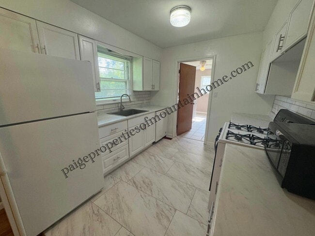Building Photo - 425 Ashington Dr