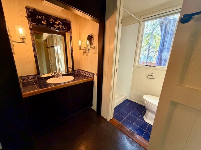 Building Photo - Unique 2 bedroom 2 bath home in Pacific Grove!