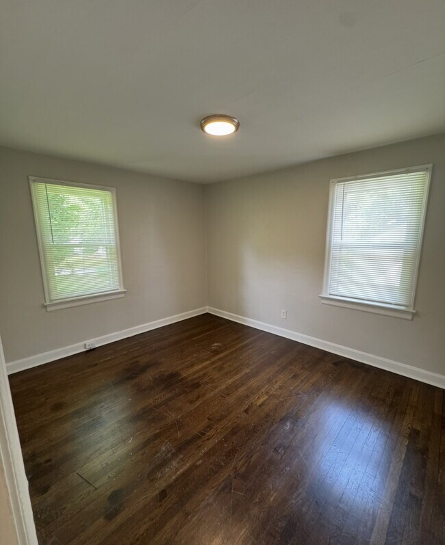 Building Photo - Charming Single-Family Home
